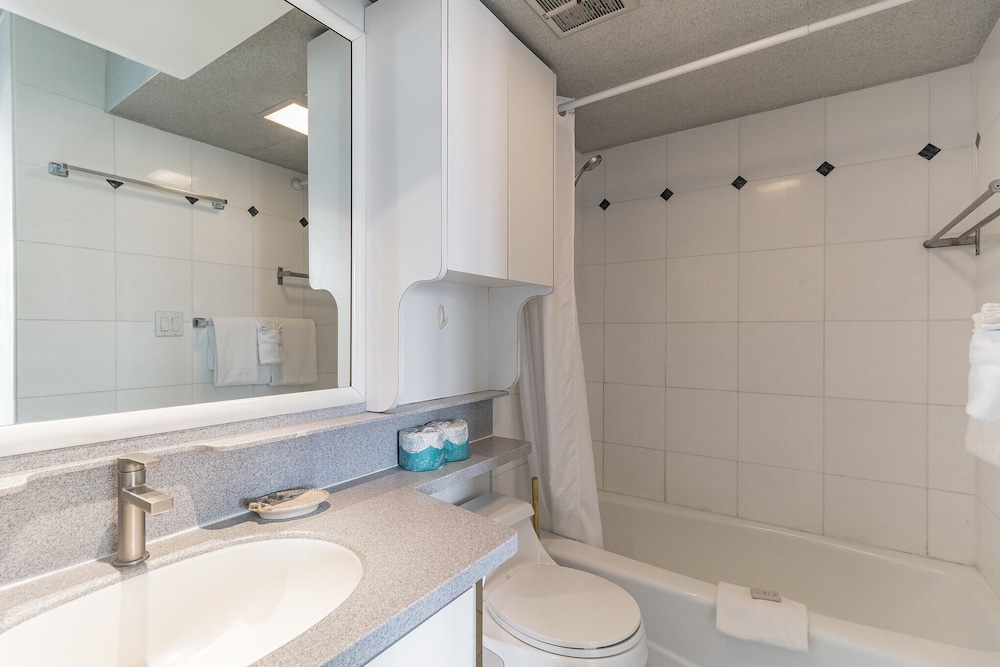 High Rise Ocean View Waikiki Condo FREE Parking & Wi Fi by Koko Resort Vacation Rentals - photo 12