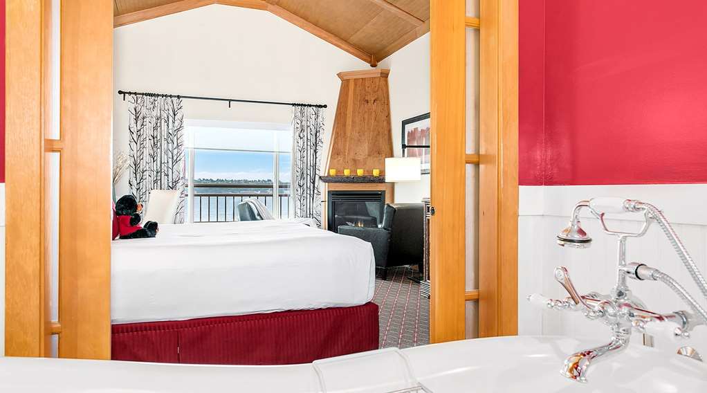 The Edgewater Hotel - photo 23
