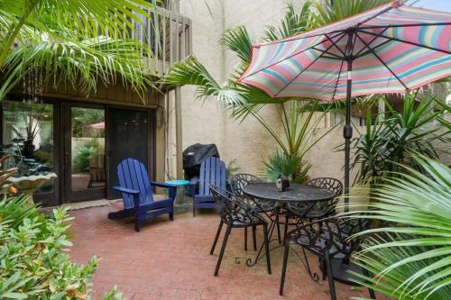 Stylish Beach Retreat Walk to the Sand from Beach Club Villa — 4-Star Luxury Hotel in Hilton Head Island, United States
