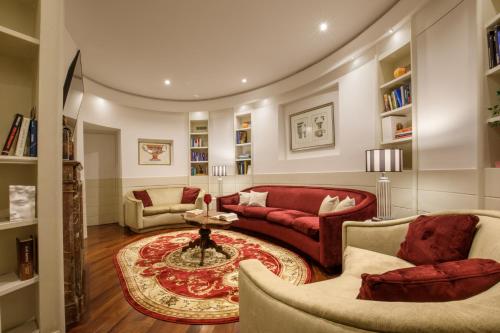 Sant'Andrea Opulence Apartment — 4-Star Luxury Hotel in Rome, Italy