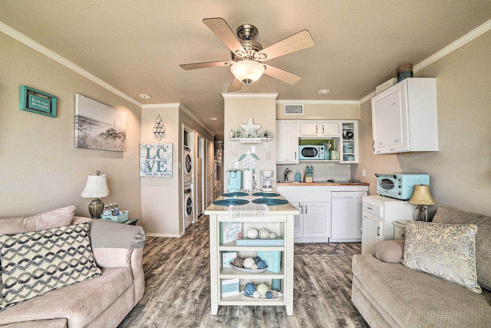 Updated Front Beach Condo w Resort Amenities - photo 3