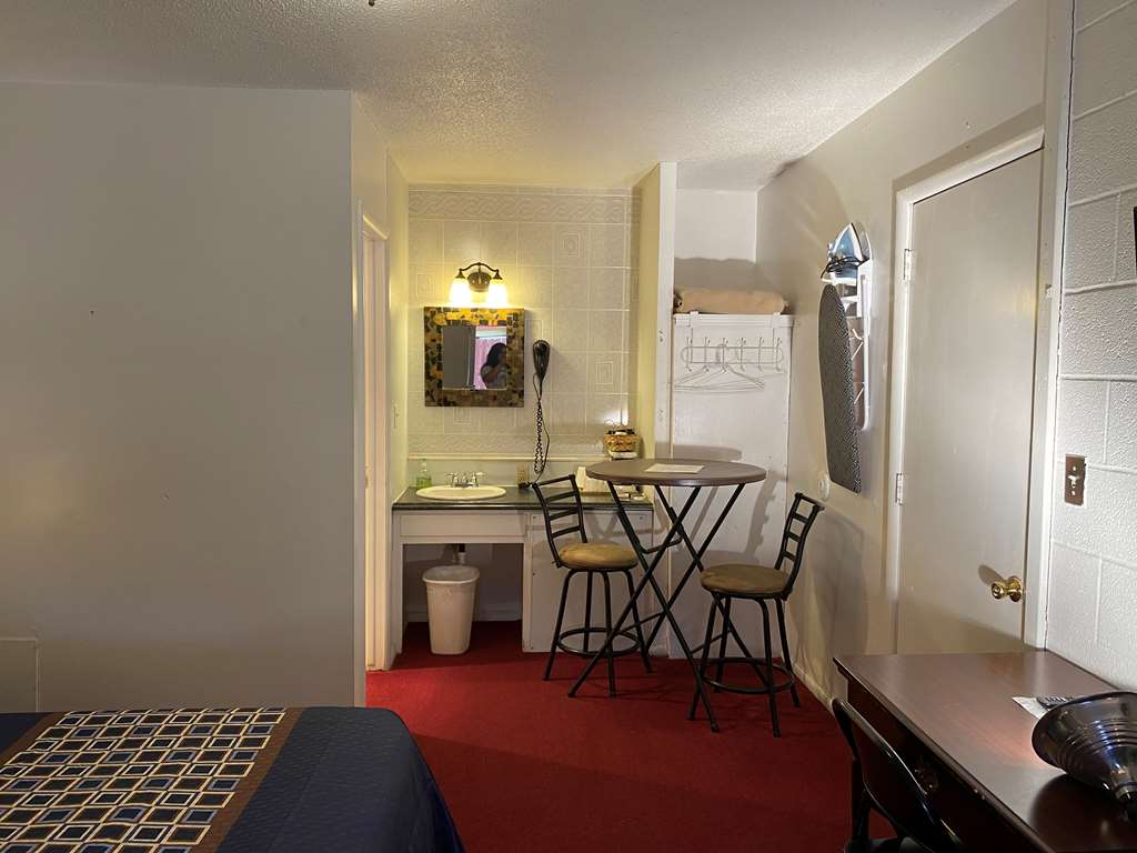 Knights Inn Fairview - photo 12