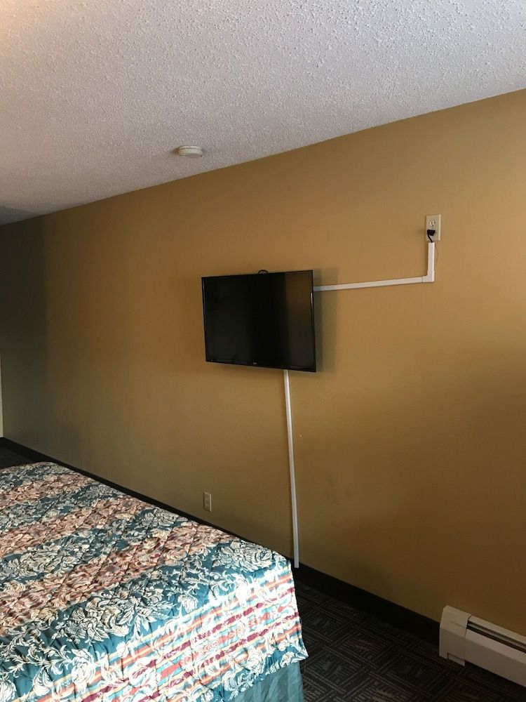 Red Carpet Inn Orchard Park Buffalo NY - photo 3