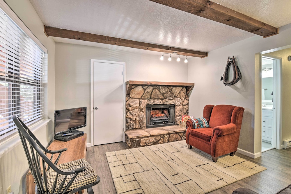 Angel Fire Condo with Fireplace Less Than 1 Mi to Ski Resort - photo 6