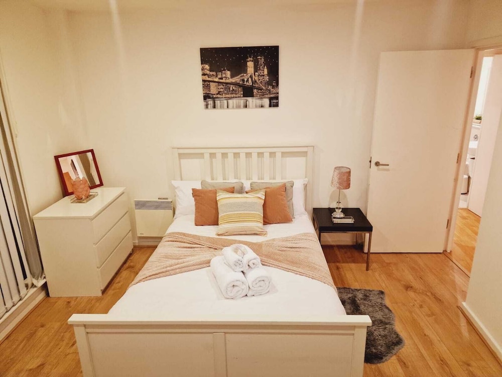 Deluxe 2 bed Apartment Near Shoreditch — 4-Star Luxury Hotel in London, United Kingdom