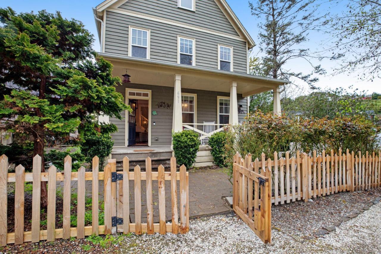 Compass Rose Olivia Beach in Lincoln, United States