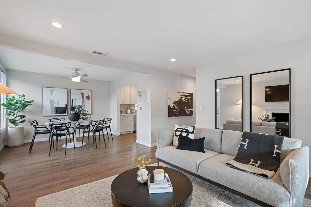 @ Marbella Lane 3BR Coastal Escape in Pacifica — 4-Star Luxury Hotel in Pacifica, United States