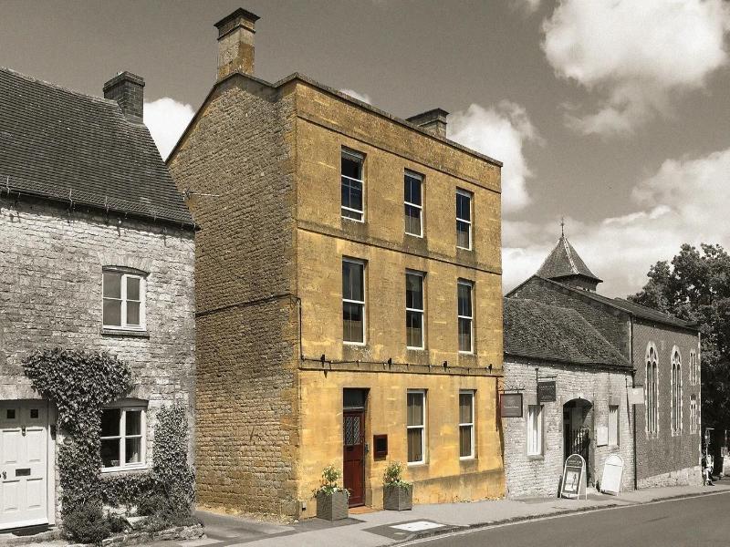 Victoria House Stow — 4-Star Luxury Hotel in Cheltenham, United Kingdom