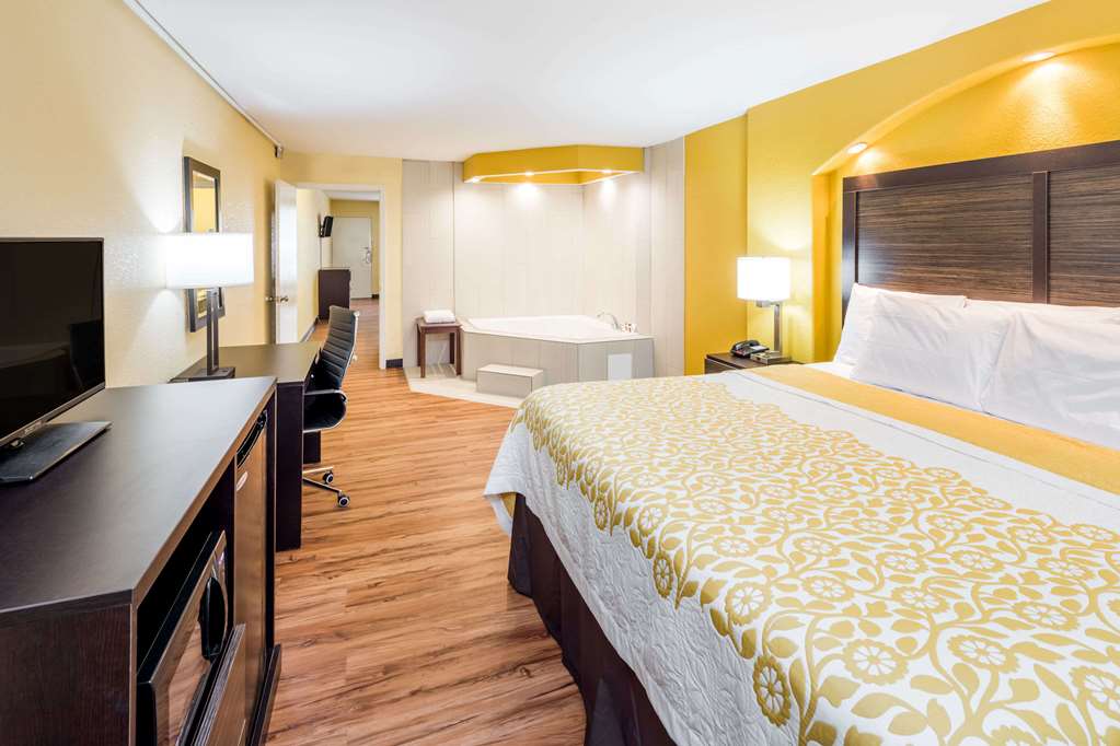 Days Inn by Wyndham Madison - photo 12