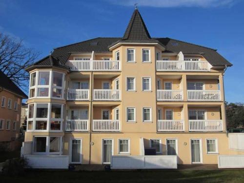 Ferienwohnung mit Balkon im Ostsee — 4-Star Luxury Hotel in Ostseebad Binz, Germany