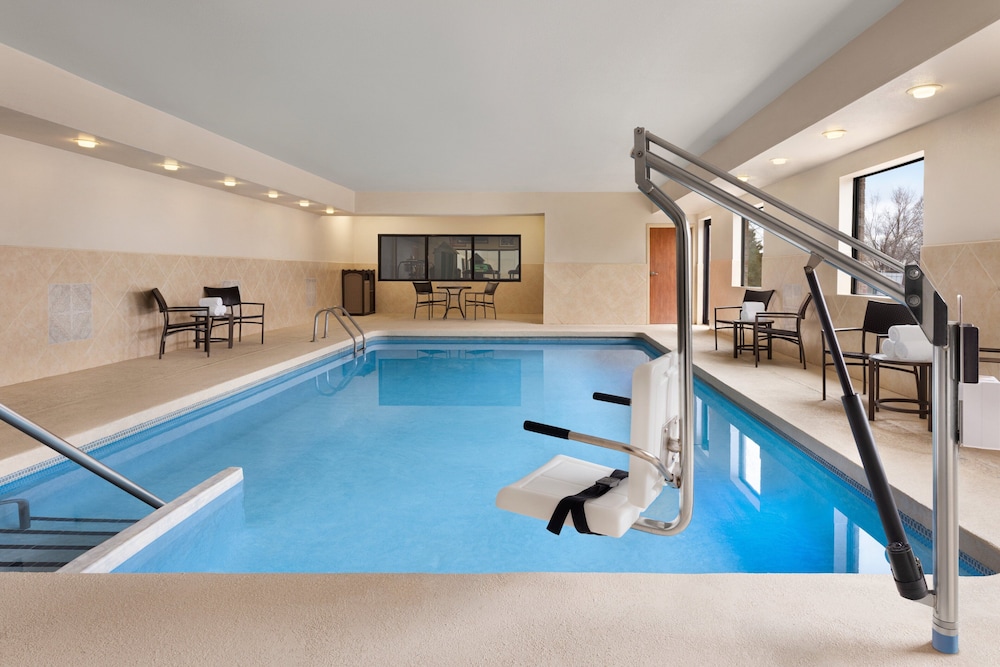 Holiday Inn Express Hotel & Suites Edmond by IHG - photo 41
