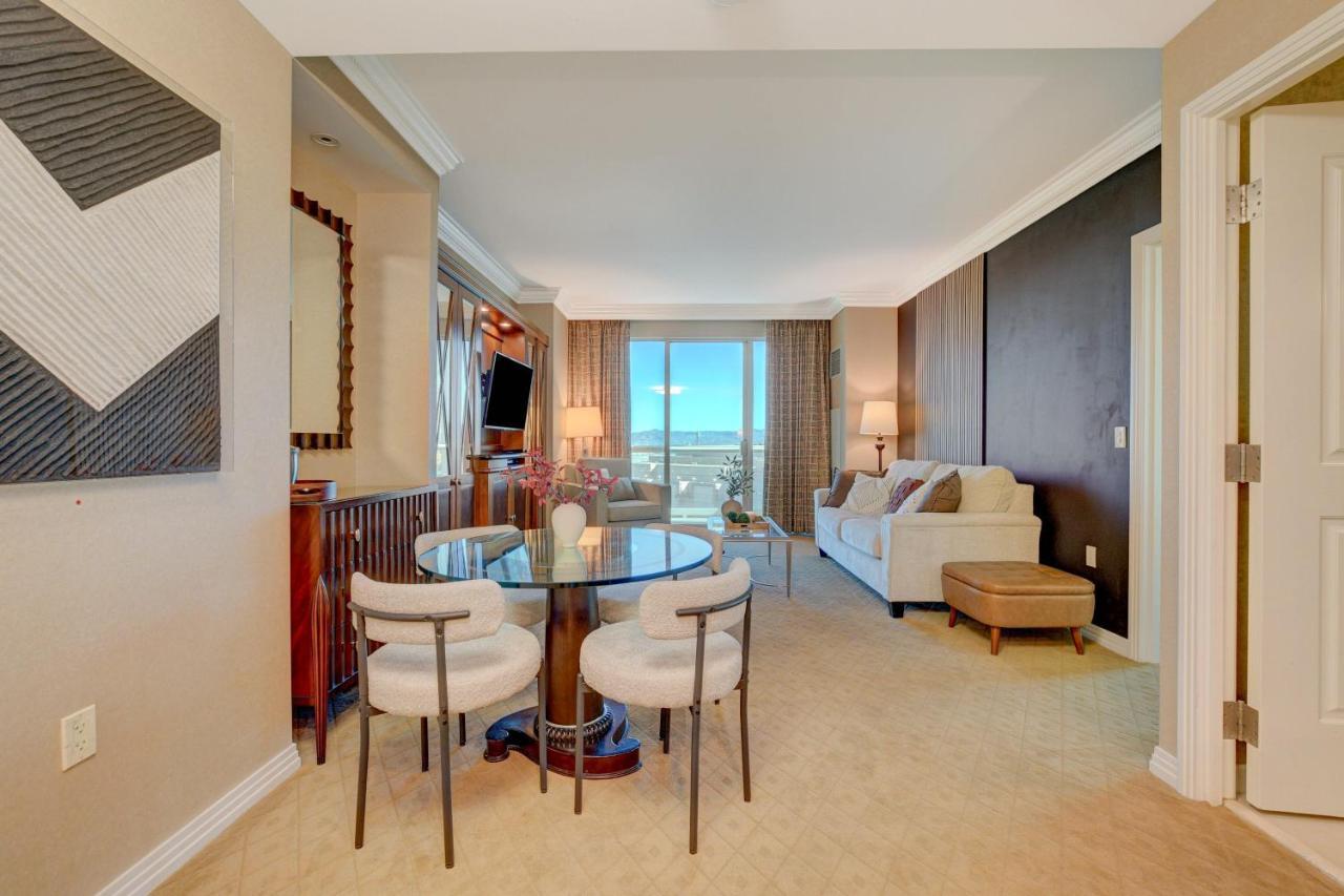 MGM Finest 1BD 2BTH with Balcony Free access to Lazy River Pool in Las Vegas, United States