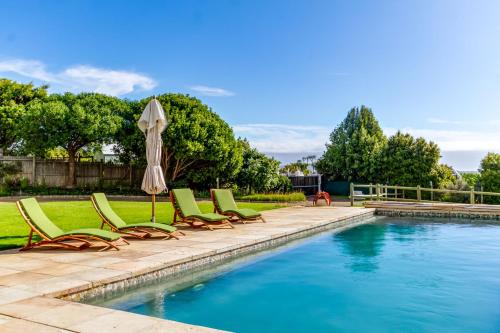 Serene Thatched Apartment in Noordhoek Cape Town — 4-Star Luxury Hotel in Cape Town, South Africa