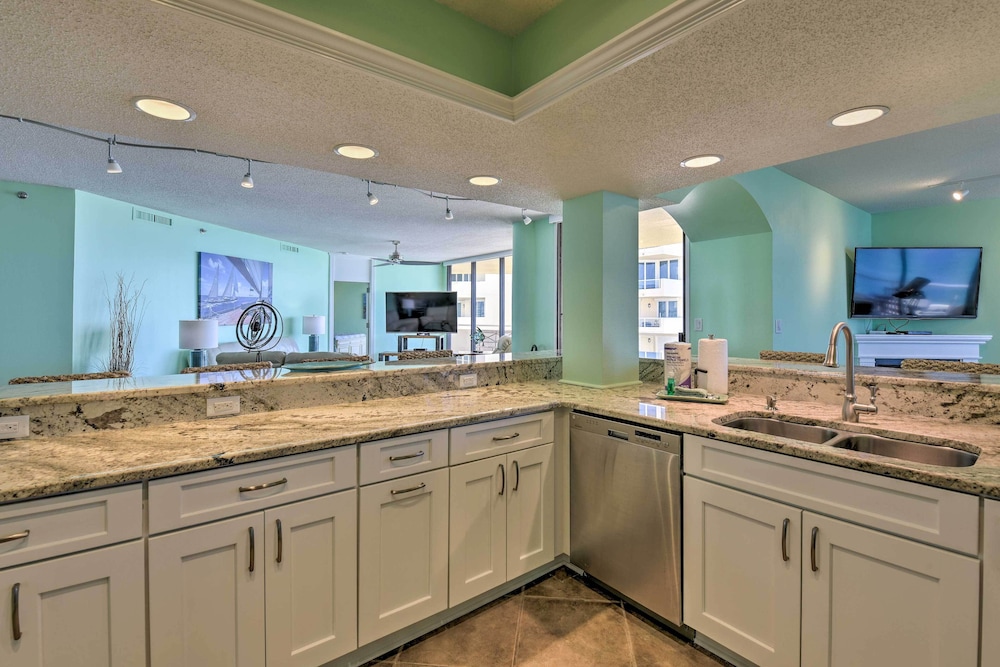Gulf View Destin Condo with Resort Pool and Spa - photo 10