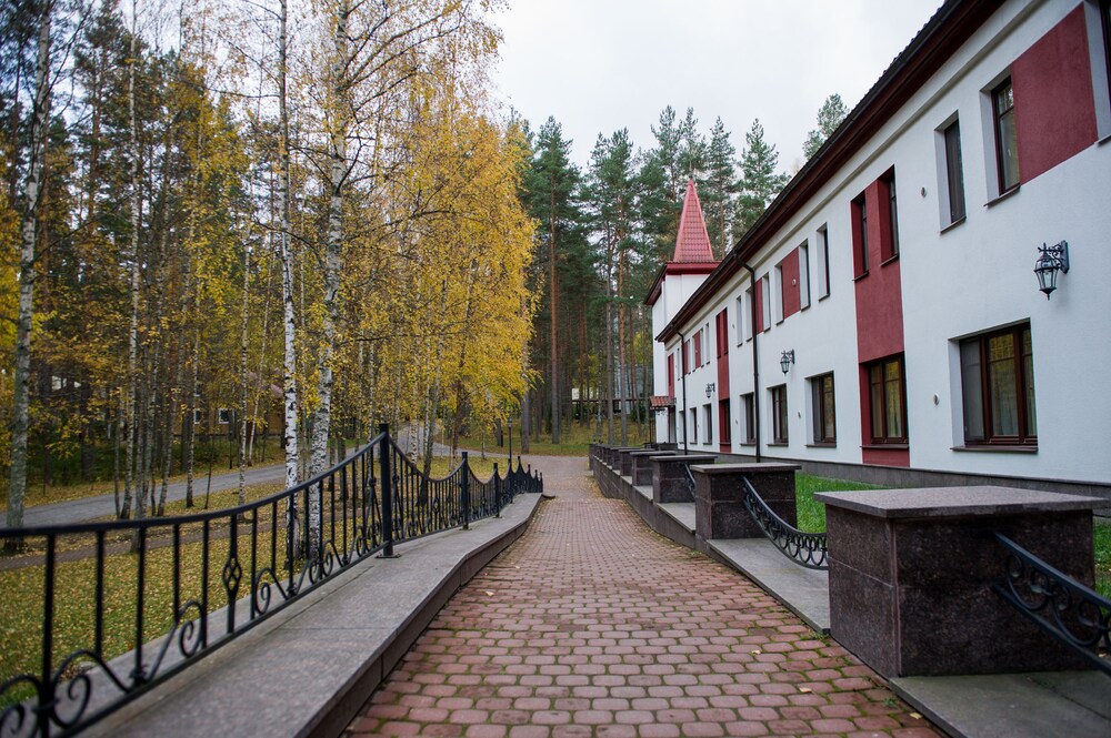 Country club Dacha — hotel in Petrovskoye