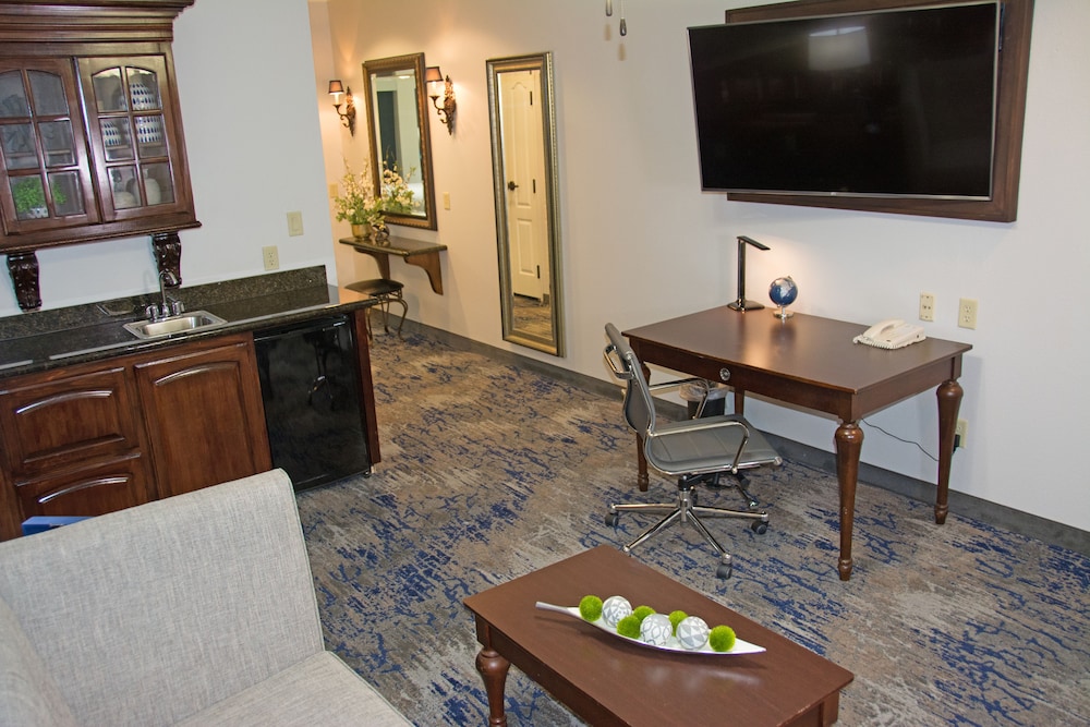 Clarion Pointe Sulphur Springs - photo 36