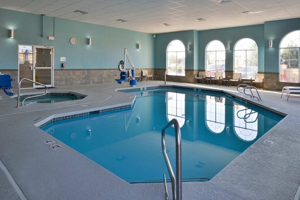 Holiday Inn Express Suites Farmington - photo 49