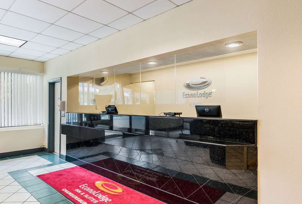 Econo Lodge Inn & Suites Chambersburg Central - photo 4