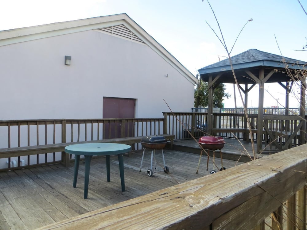Hallmarc Inn - photo 14