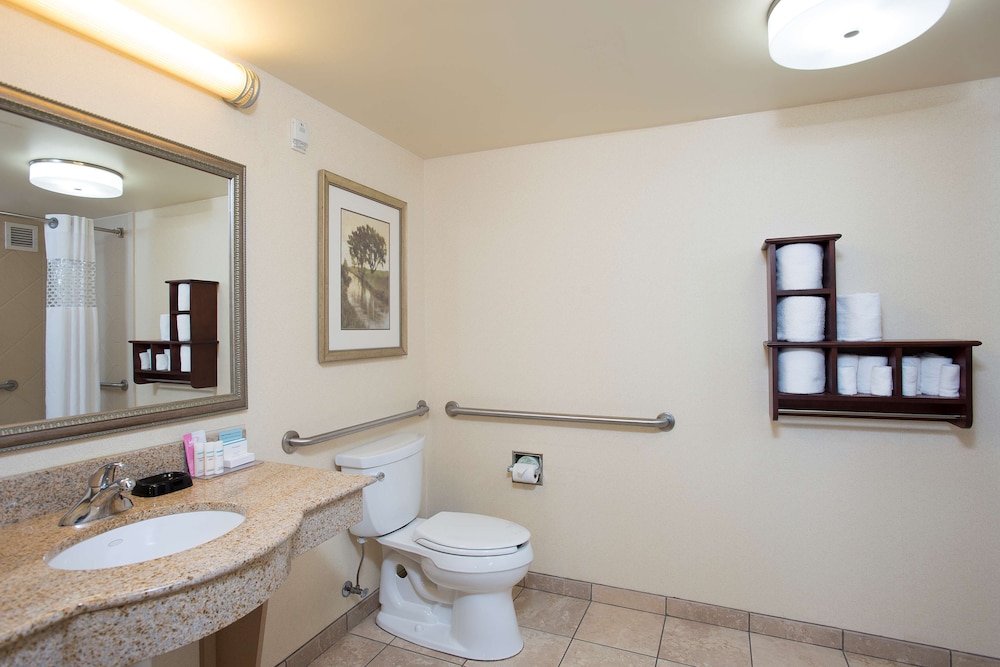 Hampton Inn & Suites Cincinnati Union Center - photo 33