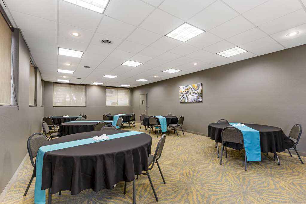 Best Western Plus Landing View Inn & Suites - photo 9