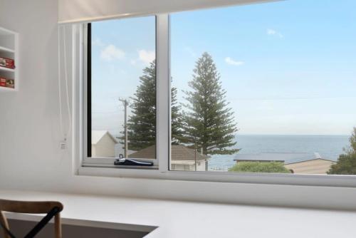 72 Seagull Ave Chiton BYO Linen — 4-Star Luxury Hotel in Hayborough, Australia