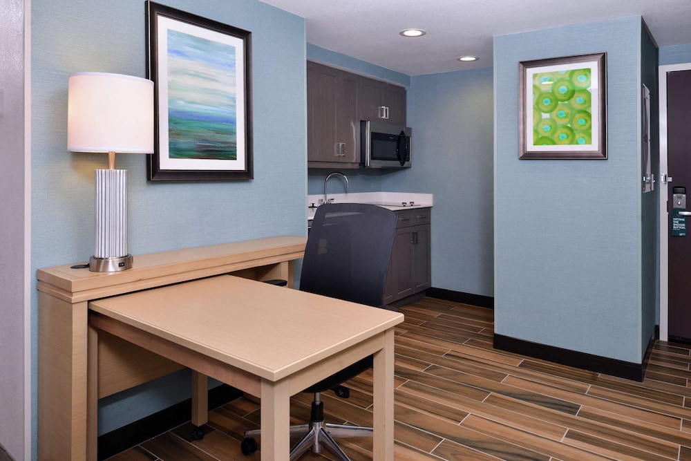 Homewood Suites by Hilton Des Moines Airport - photo 12