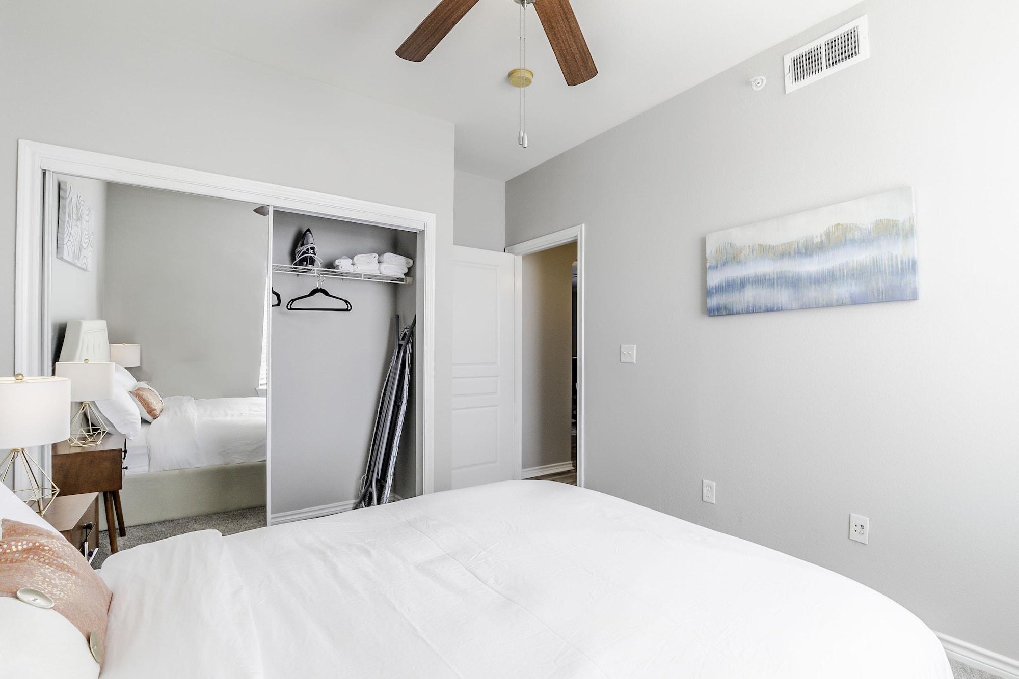 Modern Uptown Dallas Stay by Amyfinehouse - photo 19