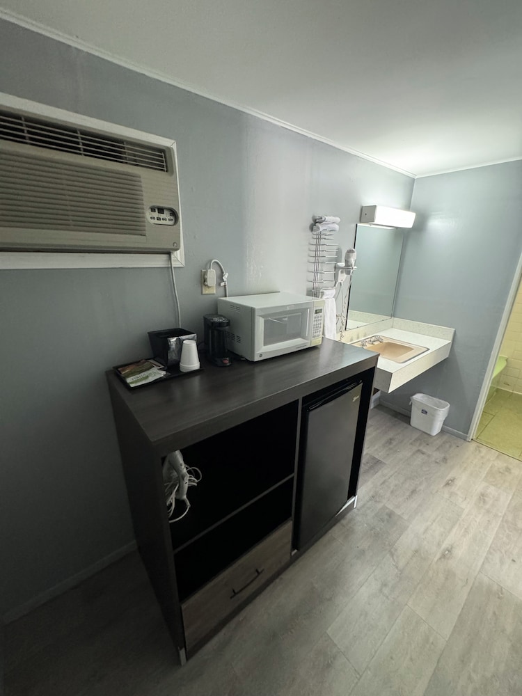 Acorn Motel - photo 14
