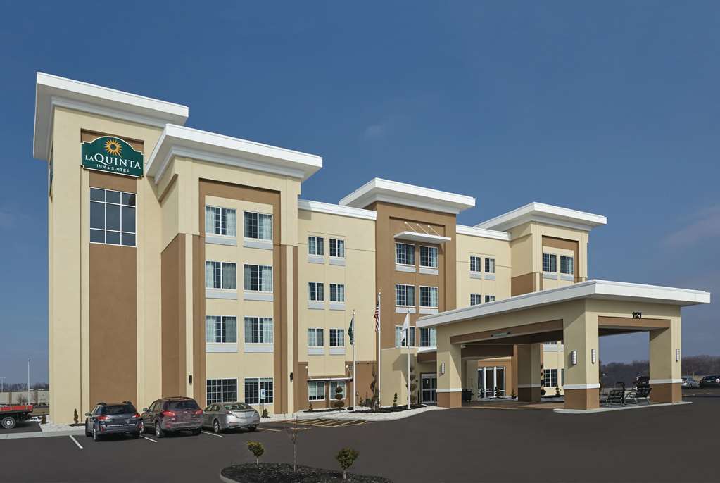 La Quinta Inn & Suites by Wyndham Springfield IL - photo 2
