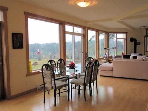 Metchosin House by BC Island Vacation Homes — 4-Star Luxury Hotel in Metchosin, Canada