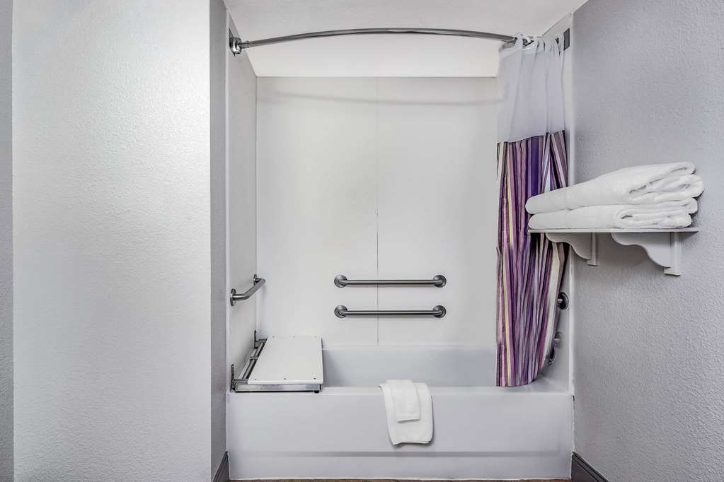 La Quinta Inn & Suites by Wyndham Fremont Silicon Valley - photo 7
