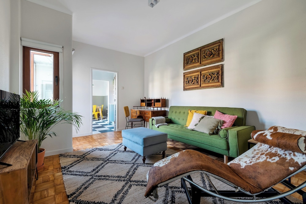 Trendy and Modern 3BR Family Home — 4-Star Luxury Hotel in Porto, Portugal