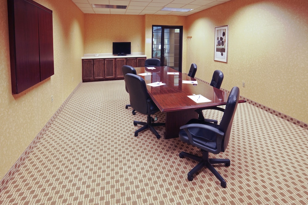 Holiday Inn Express & Suites Lebanon by IHG - photo 35