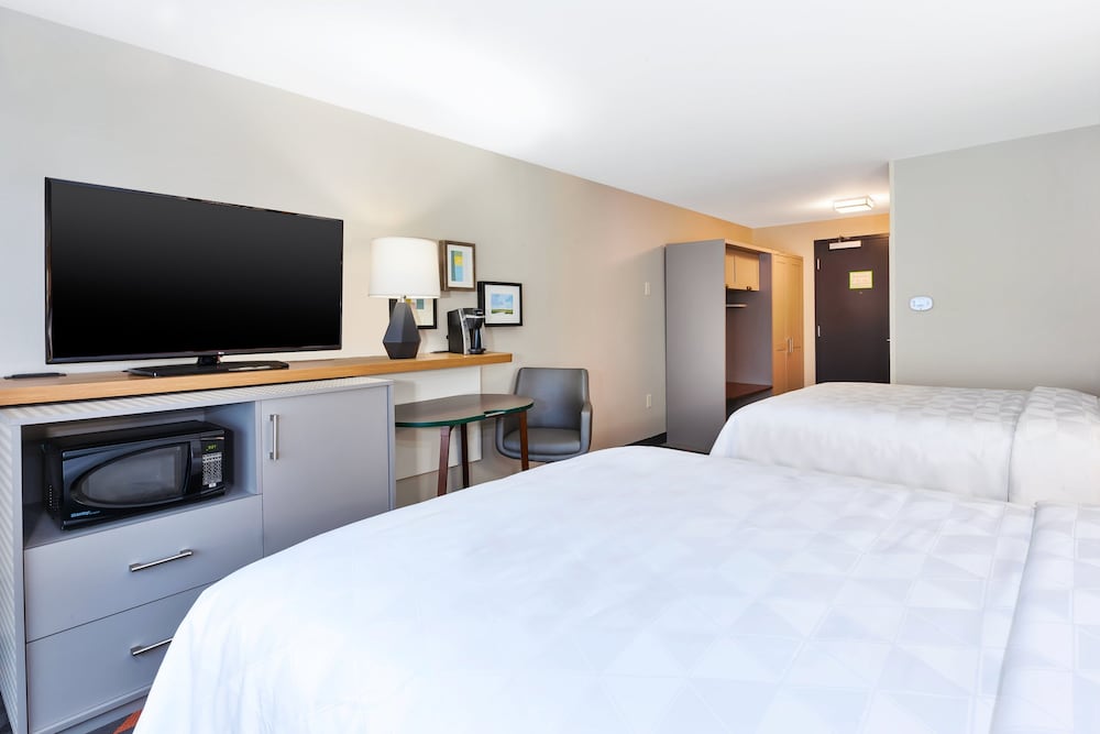 Holiday Inn & Suites Toledo Southwest Perrysburg by IHG - photo 7
