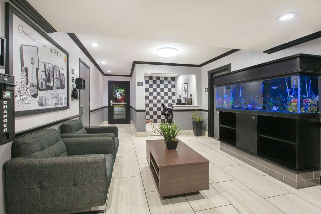 Super 8 by Wyndham Austin University Downtown Area - photo 8