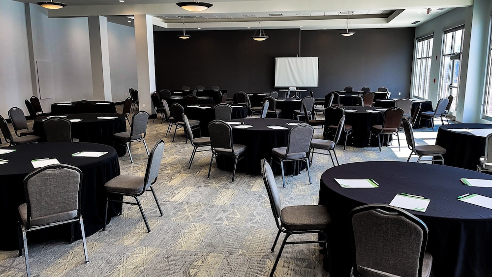 Holiday Inn Omaha Downtown Waterpark by IHG - photo 58
