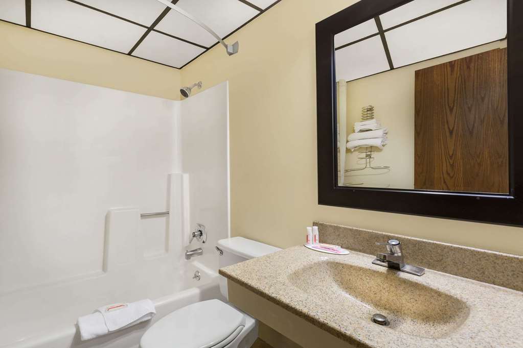 Travelodge by Wyndham Loveland Fort Collins Area - photo 9