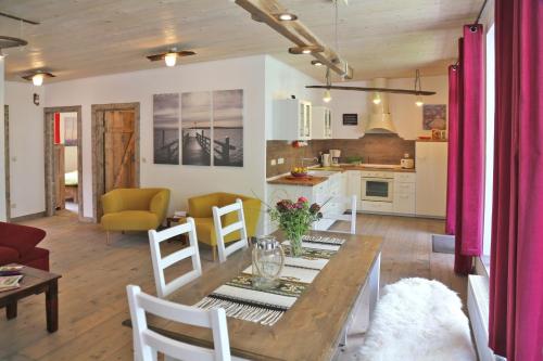 Ferienhaus Rotdorn Haus Nord — 4-Star Luxury Hotel in Fehmarn, Germany