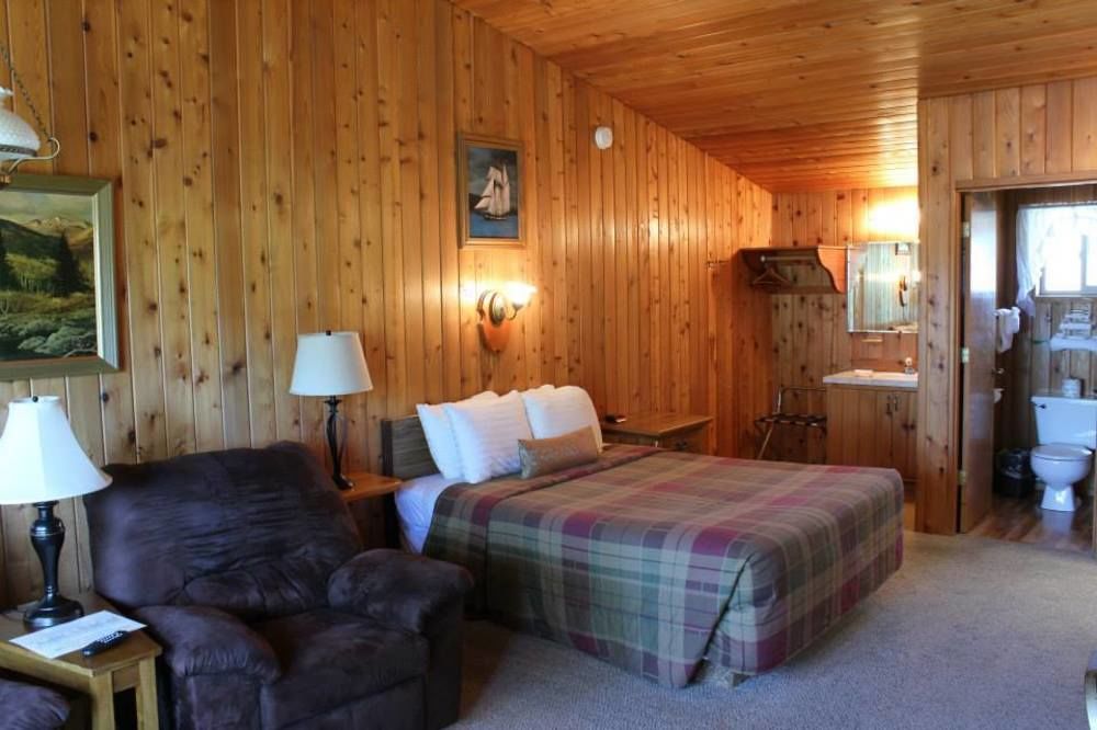 Ireland's Rustic Lodges - photo 4