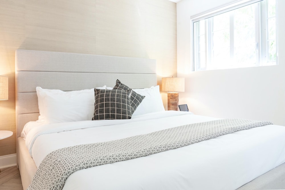 Luxuri Suites - photo 17