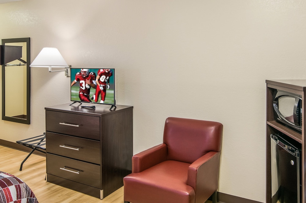Red Roof Inn & Suites Pensacola East Milton - photo 16