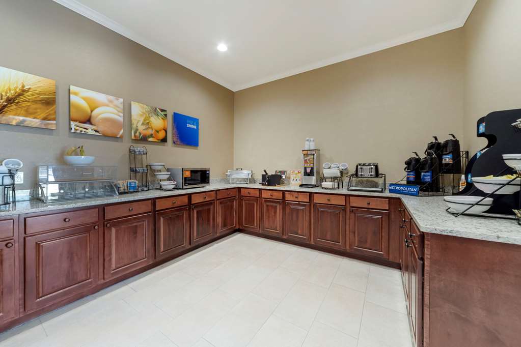 Comfort Inn & Suites Harrah - photo 32