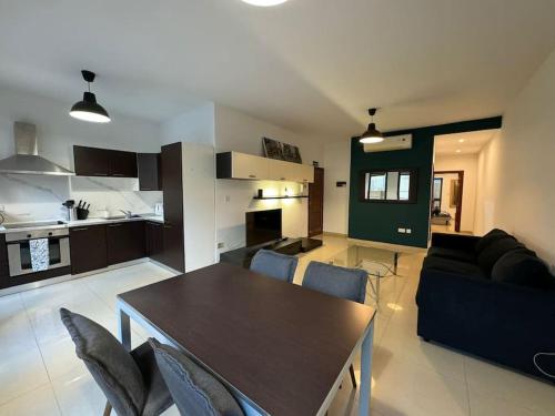 2 Bedroom Apartment Found In A Great Location — 4-Star Luxury Hotel in San Giljan, Malta