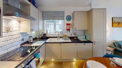 The Blue Anchor The Bay 2 bedrooms with ensuites parking for 2 cars 2 dogs welcome