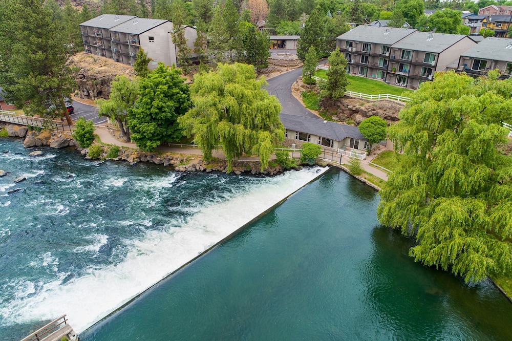 Bend Riverside Inn & Suites - photo 2