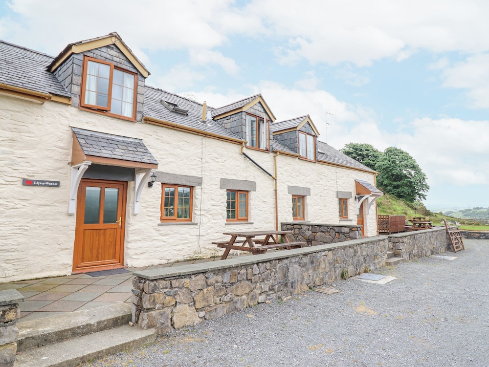 Llys Y Wennol — Betws Y Coed