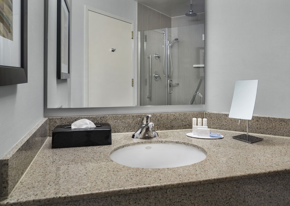 Courtyard by Marriott Charlotte City Center - photo 25