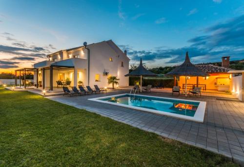 Villa teta Ana — 4-Star Luxury Hotel in Pakostane, Croatia