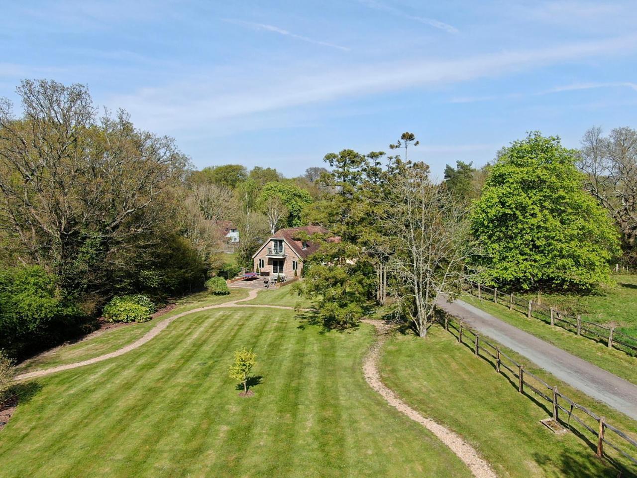 Twisly North Lodge — 5-Star Luxury Hotel in Battle, United Kingdom